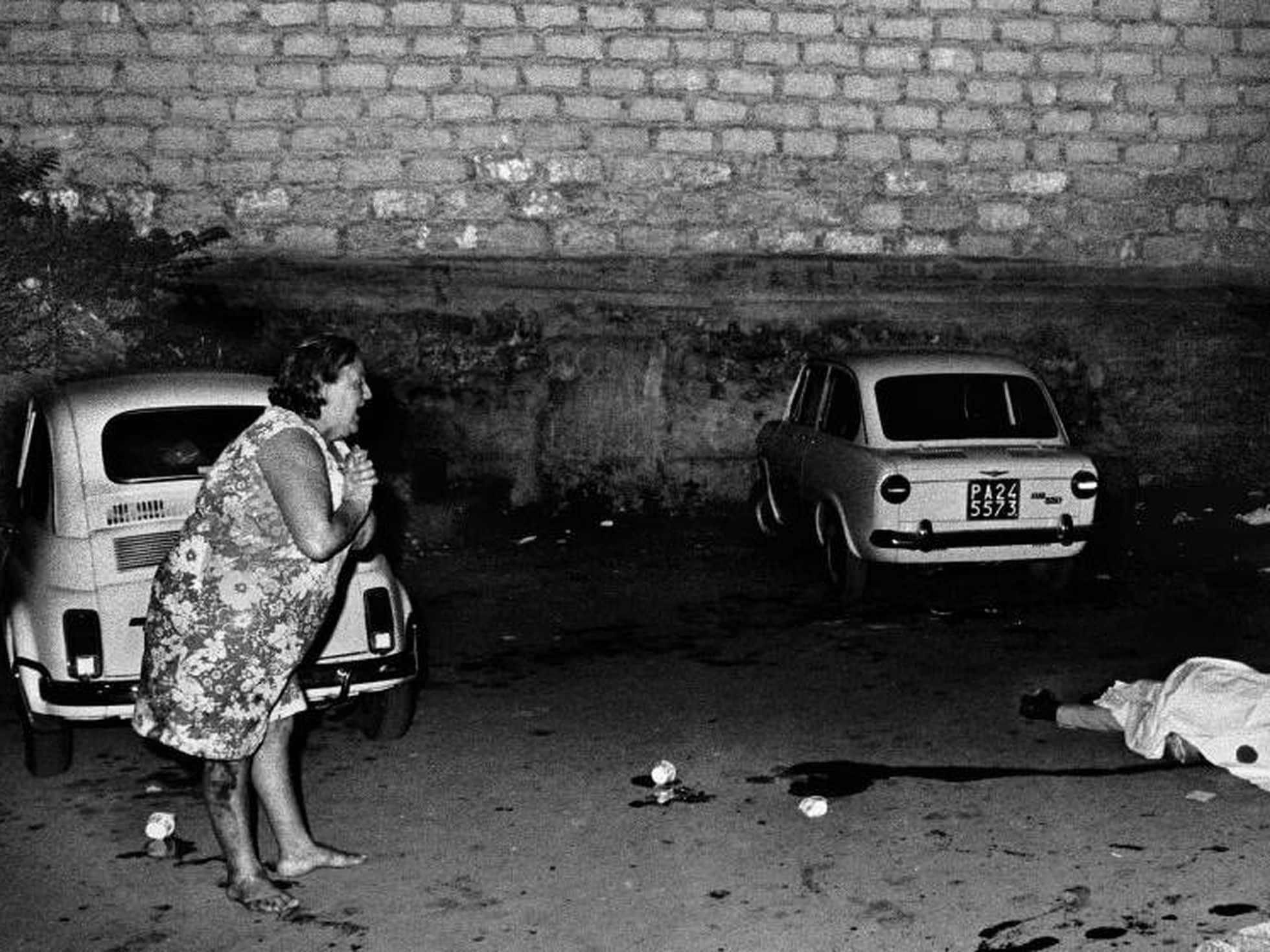 Vincenzo Battaglia, had gone out to buy cannoli. They killed him in the dark, among the garbage. His wife had tried in vain to help him, 1976